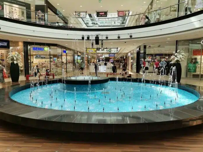 Jedan od tržnih centara u Pragu