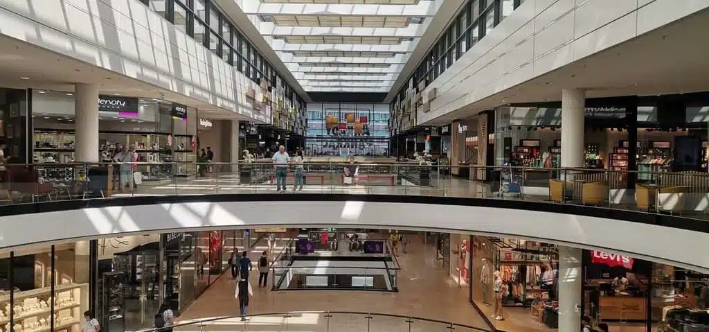 Ogroman restoran u tržnom centru