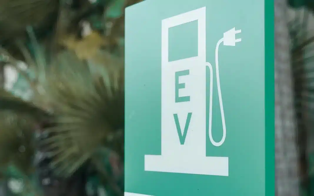 Znak za punjač automobila.